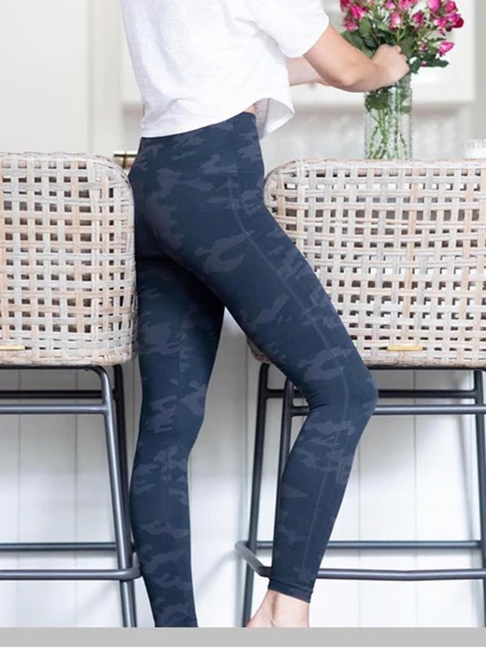 Spanx "Look At Me Now" seamless leggings sz small